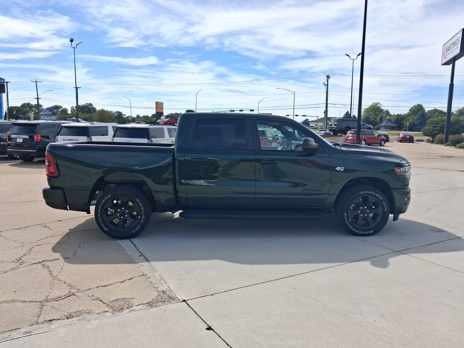 2026 RAM 1500 RAM 1500 EXPRESS CREW CAB 4X4 5'7' BOX