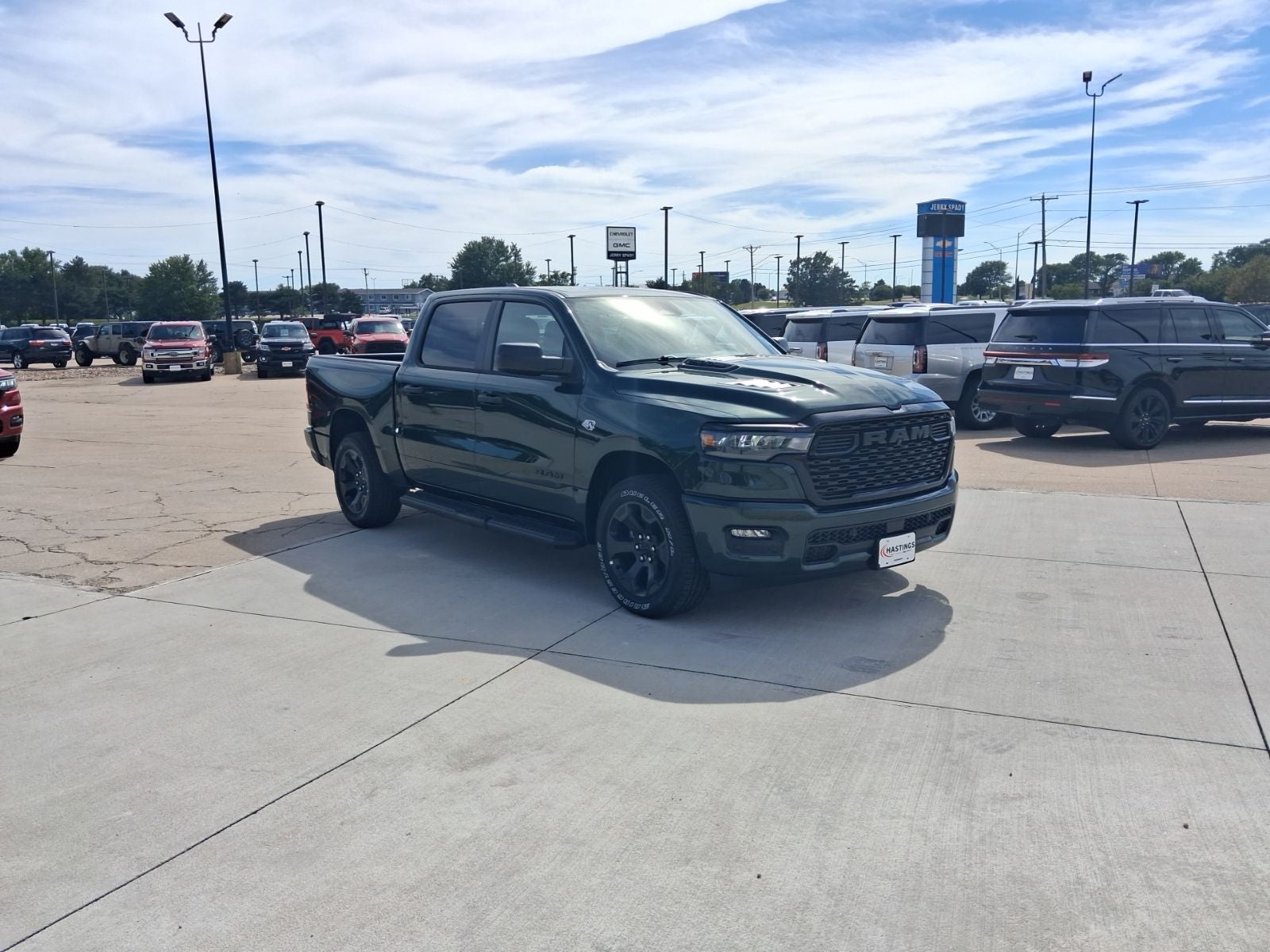 2026 RAM 1500 RAM 1500 EXPRESS CREW CAB 4X4 5'7' BOX