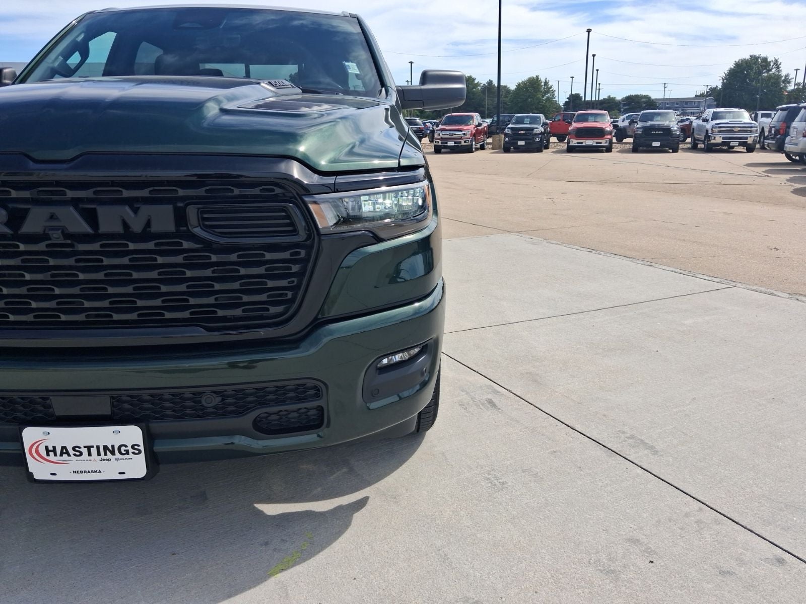 2026 RAM 1500 RAM 1500 EXPRESS CREW CAB 4X4 5'7' BOX