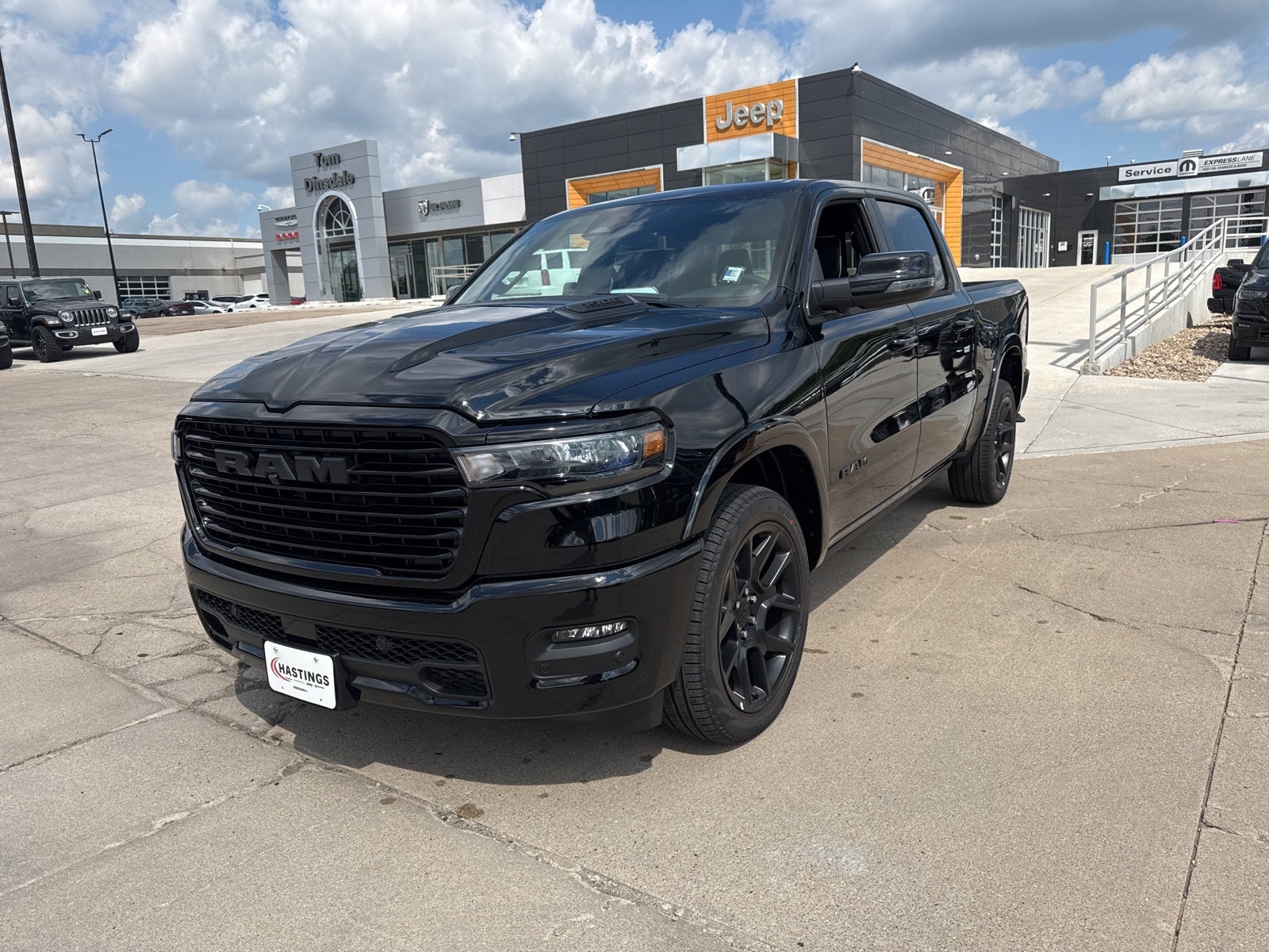 2026 RAM Ram 1500 RAM 1500 LARAMIE CREW CAB 4X4 5'7' BOX