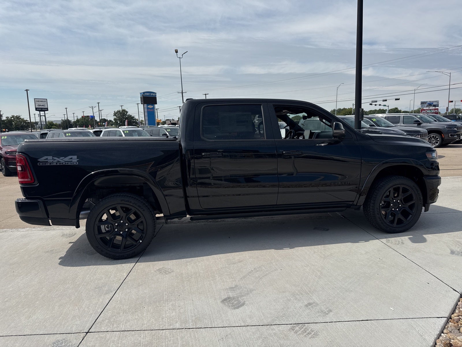 2026 RAM Ram 1500 RAM 1500 LARAMIE CREW CAB 4X4 5'7' BOX