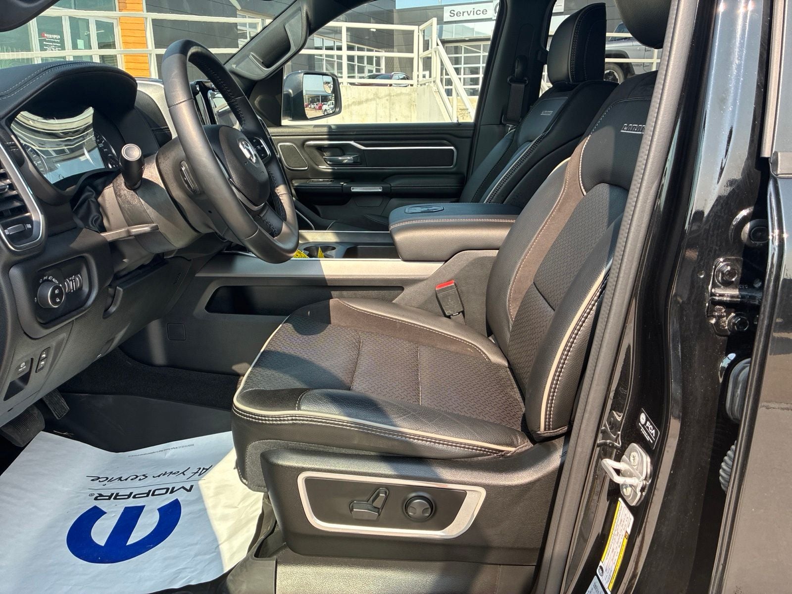 2023 RAM 1500 Laramie Crew Cab 4x4 5'7' Box