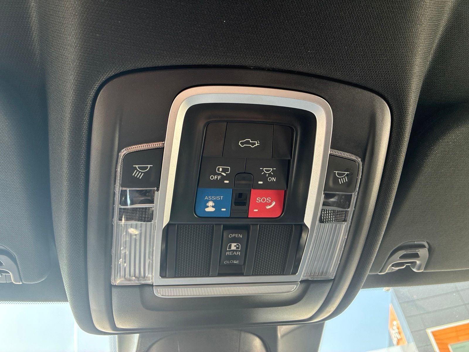 2023 RAM 1500 Laramie Crew Cab 4x4 5'7' Box
