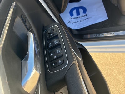 2022 RAM 1500 Laramie Crew Cab 4x4 5'7' Box