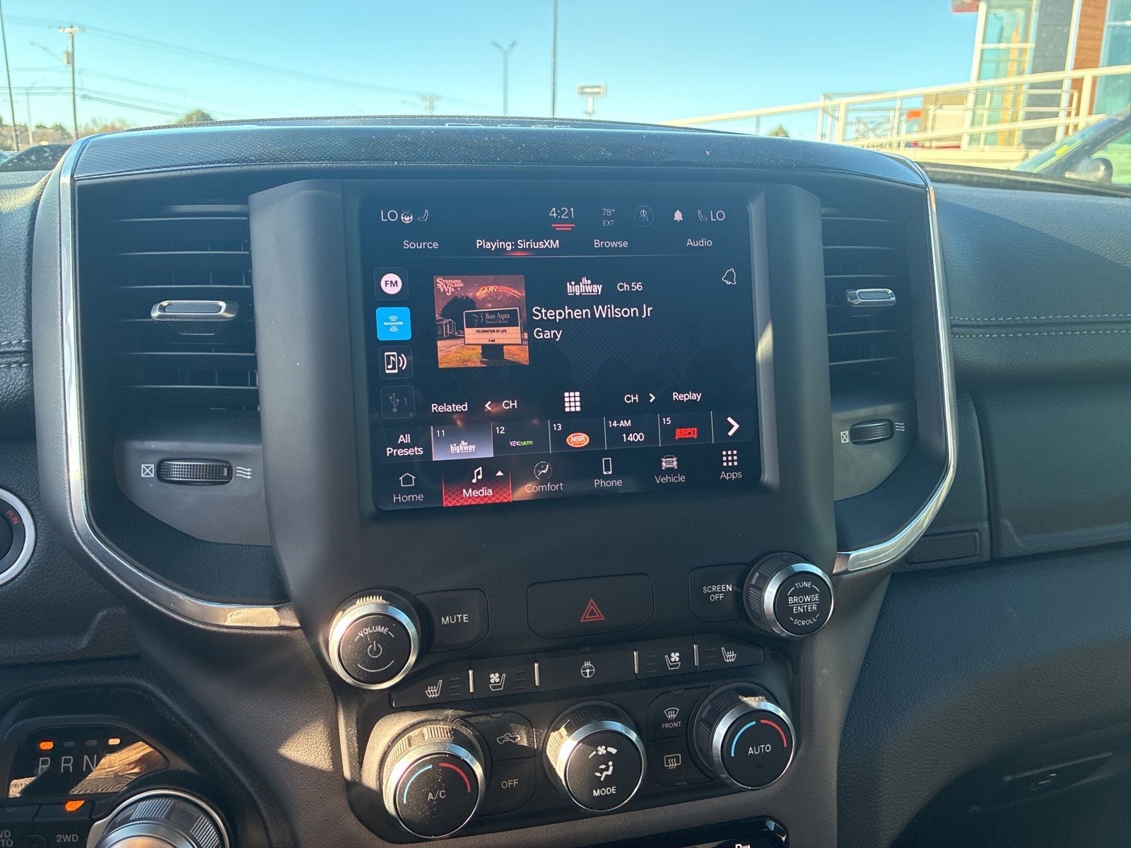 2022 RAM 1500 Laramie Crew Cab 4x4 5'7' Box