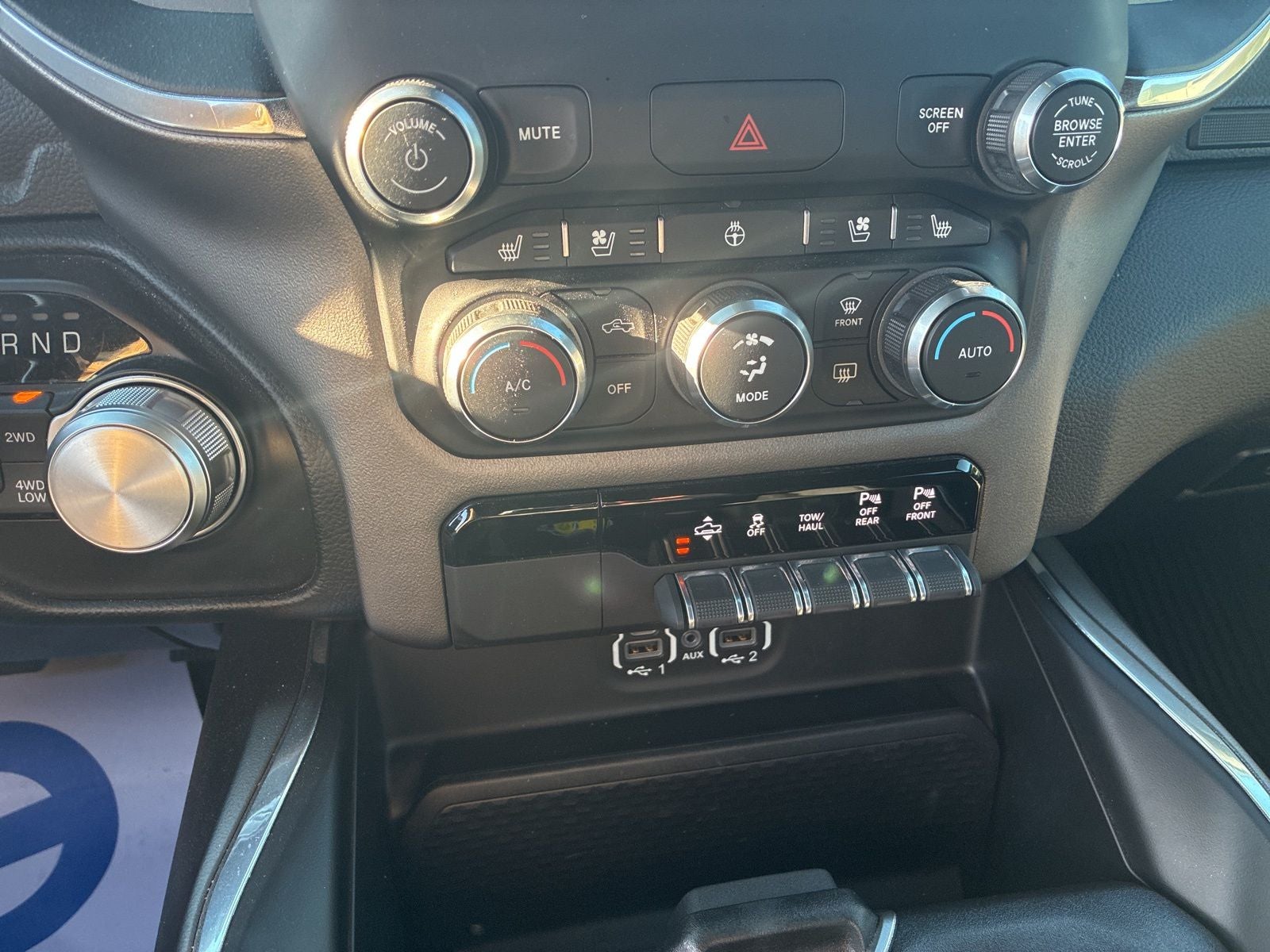 2022 RAM 1500 Laramie Crew Cab 4x4 5'7' Box