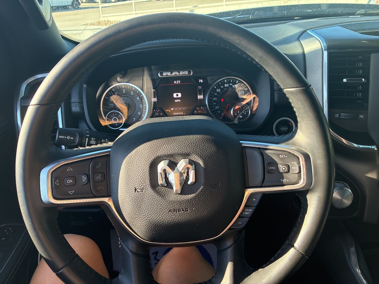 2022 RAM 1500 Laramie Crew Cab 4x4 5'7' Box