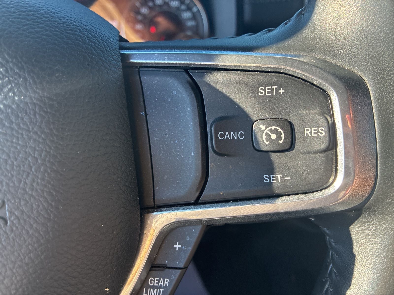 2022 RAM 1500 Laramie Crew Cab 4x4 5'7' Box