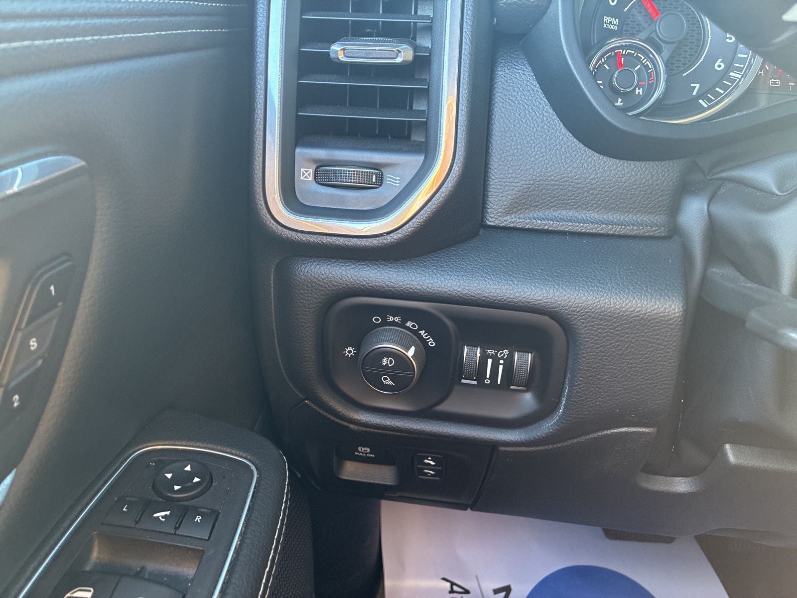 2022 RAM 1500 Laramie Crew Cab 4x4 5'7' Box