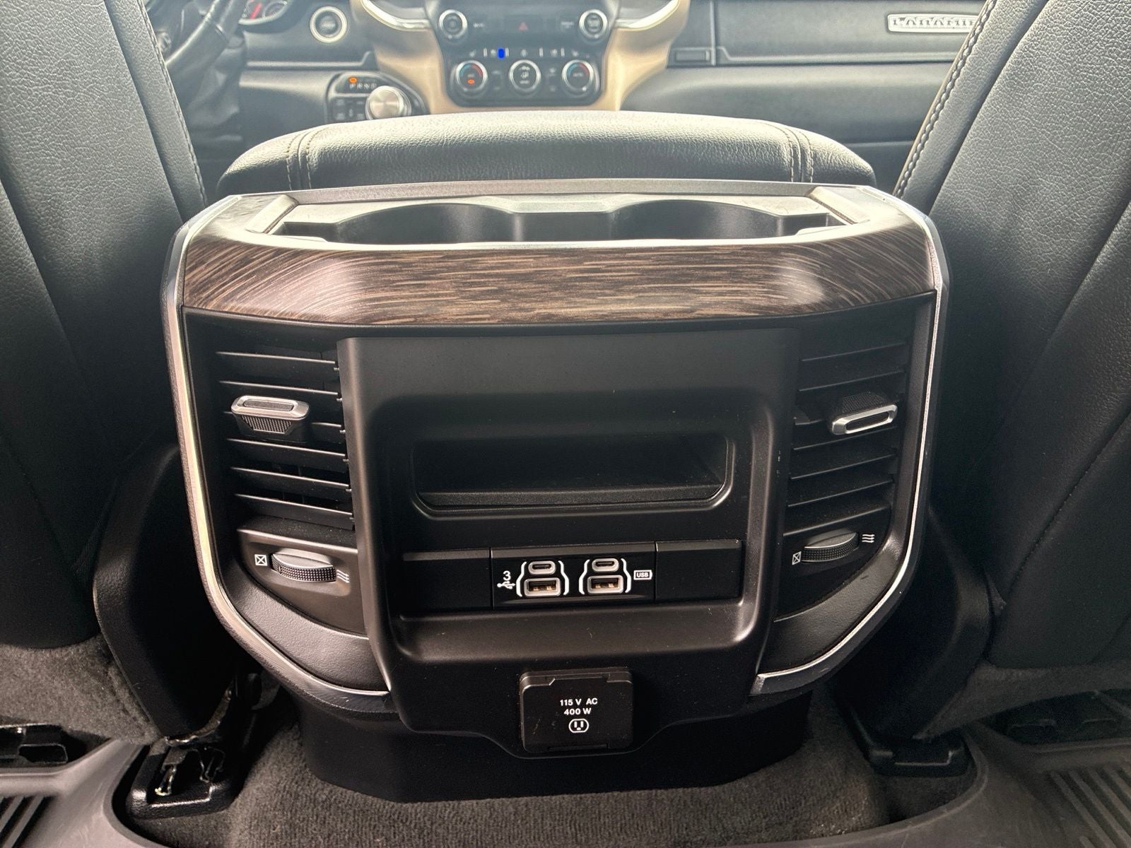 2020 RAM 1500 Laramie Crew Cab 4x4 5'7' Box