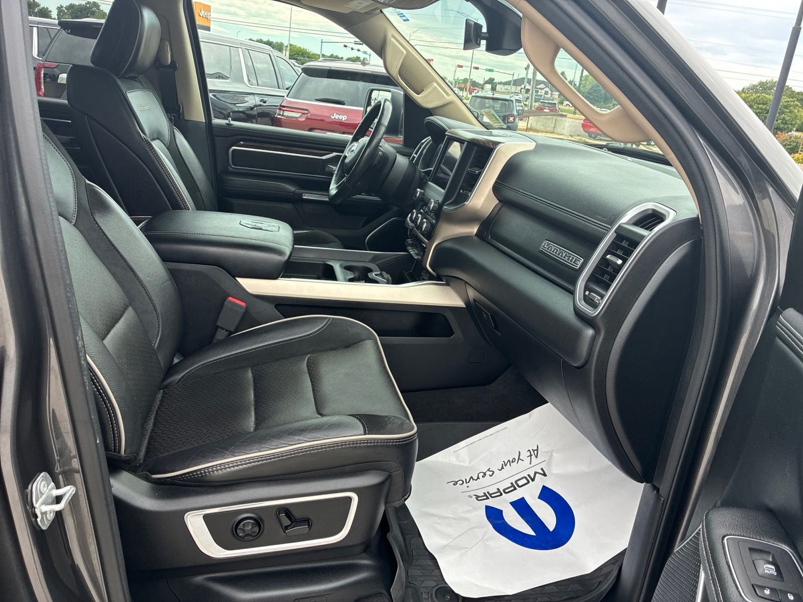 2020 RAM 1500 Laramie Crew Cab 4x4 5'7' Box