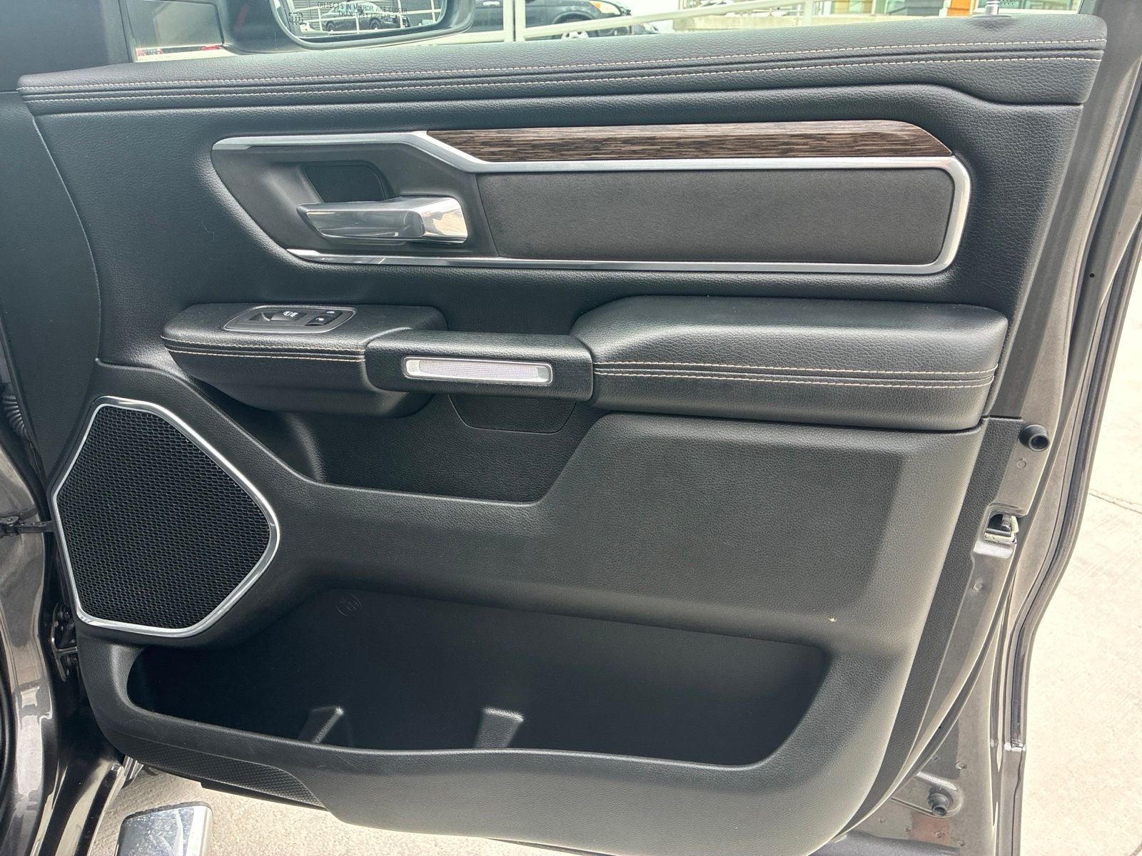 2020 RAM 1500 Laramie Crew Cab 4x4 5'7' Box
