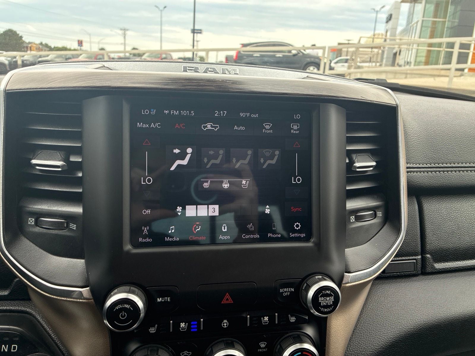2020 RAM 1500 Laramie Crew Cab 4x4 5'7' Box