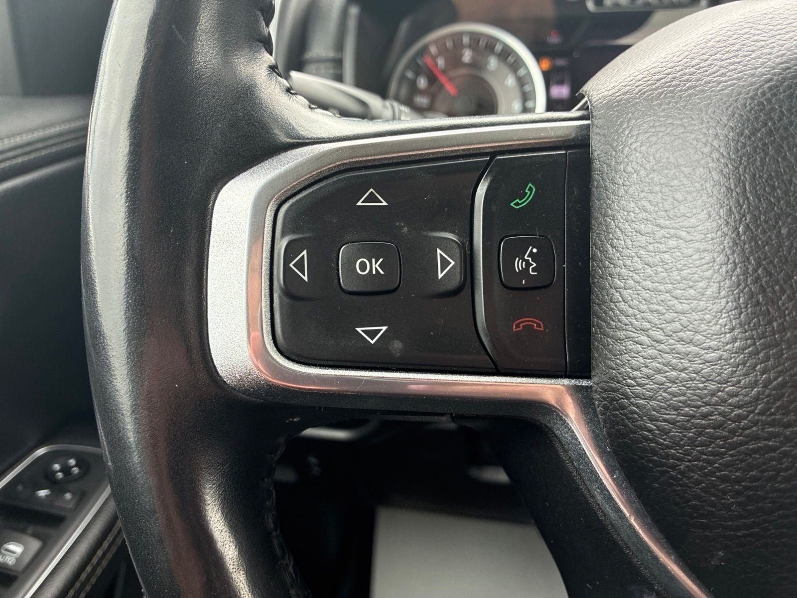 2020 RAM 1500 Laramie Crew Cab 4x4 5'7' Box