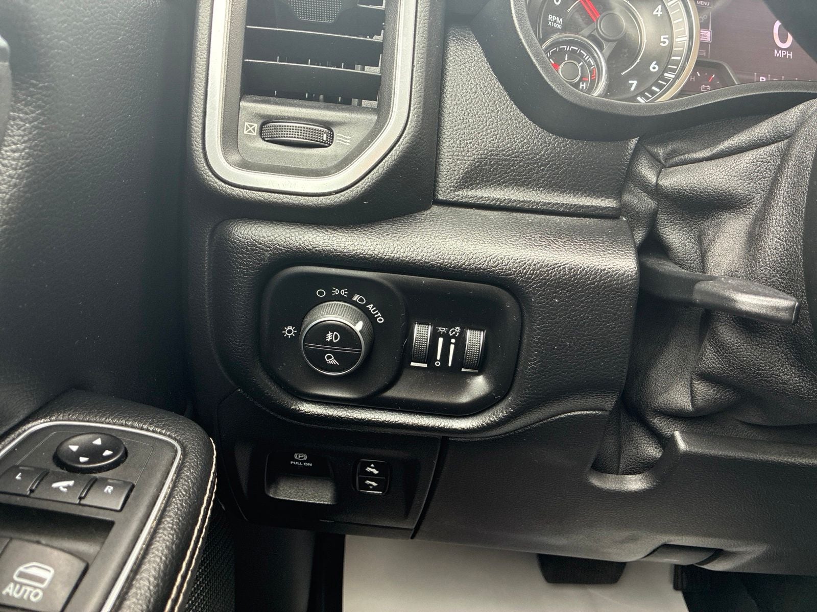 2020 RAM 1500 Laramie Crew Cab 4x4 5'7' Box