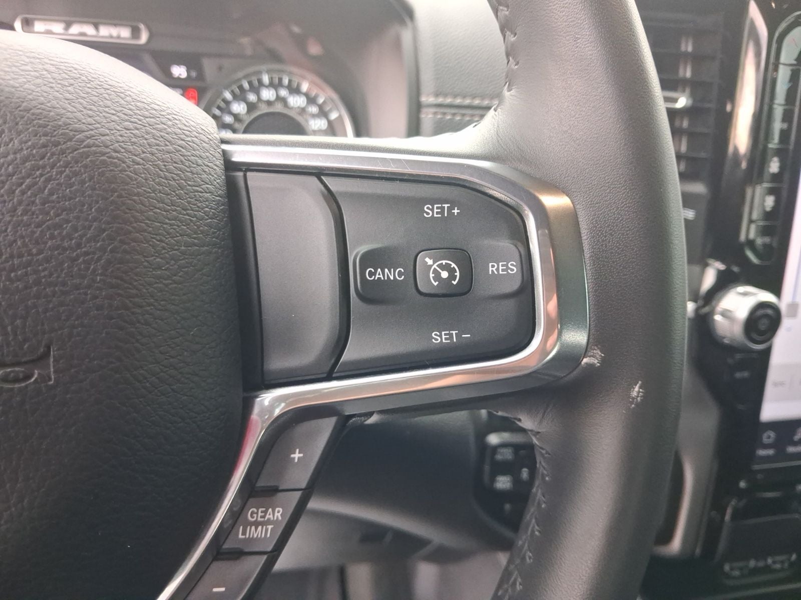 2024 RAM 1500 Laramie Crew Cab 4x4 5'7' Box