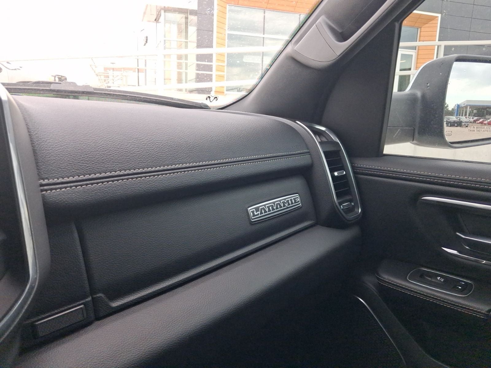 2024 RAM 1500 Laramie Crew Cab 4x4 5'7' Box
