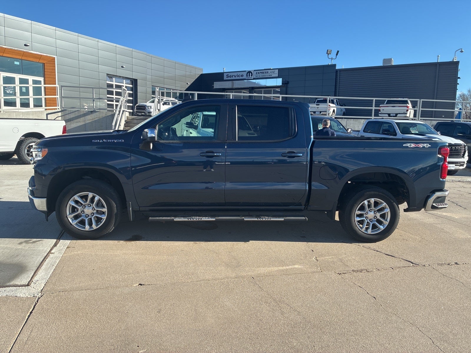 2022 Chevrolet Silverado 1500 4WD Crew Cab Short Bed LT with 2FL