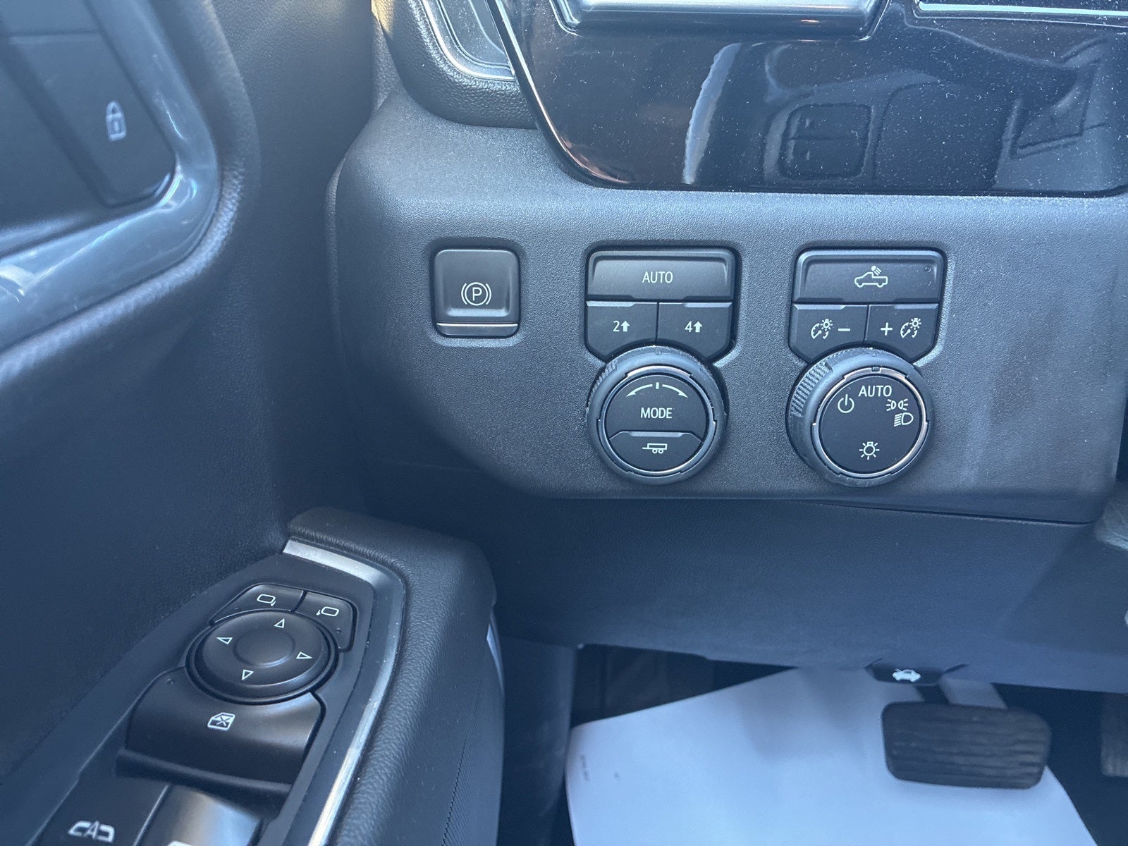 2022 Chevrolet Silverado 1500 4WD Crew Cab Short Bed LT with 2FL