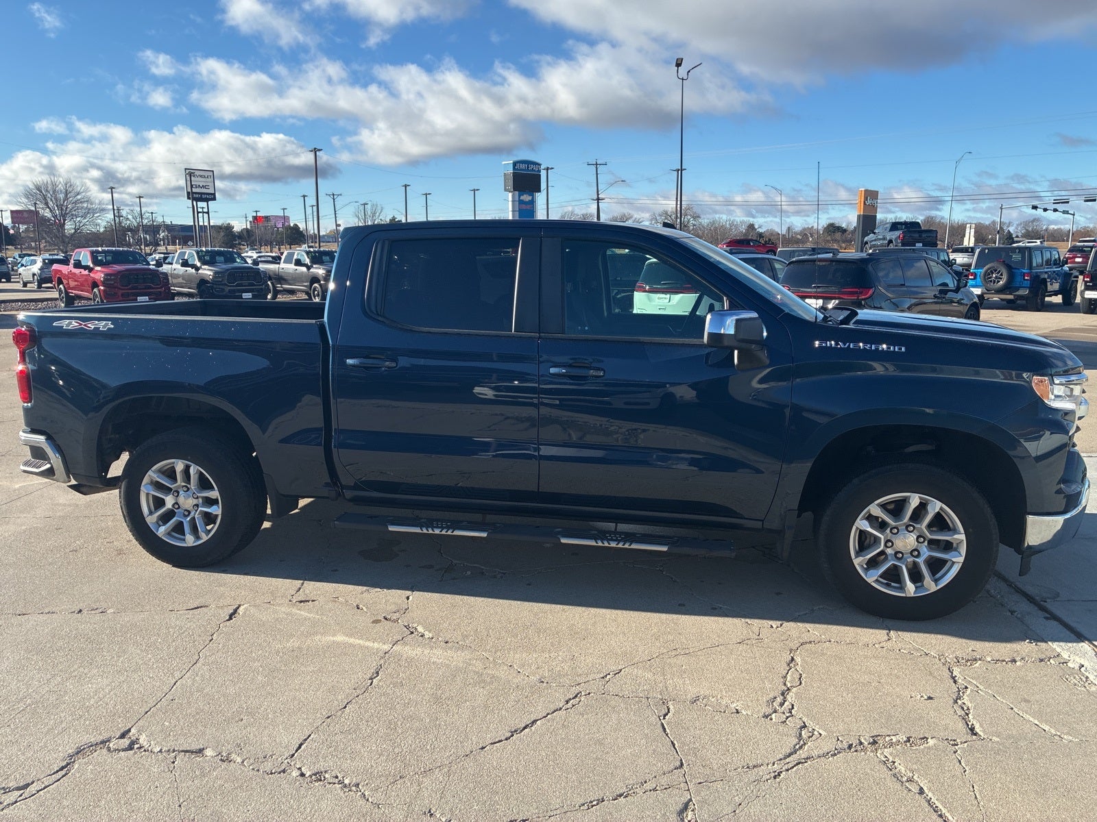 2022 Chevrolet Silverado 1500 4WD Crew Cab Short Bed LT with 2FL