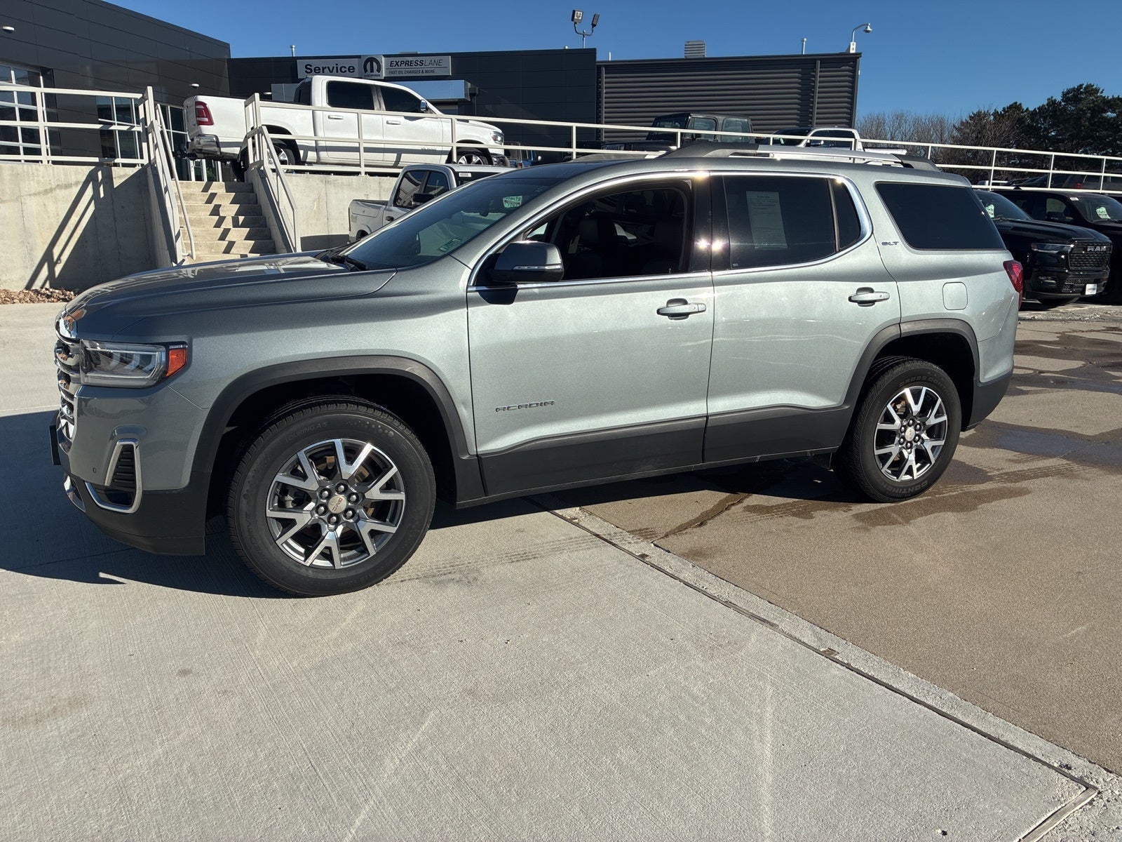 2023 GMC Acadia SLT