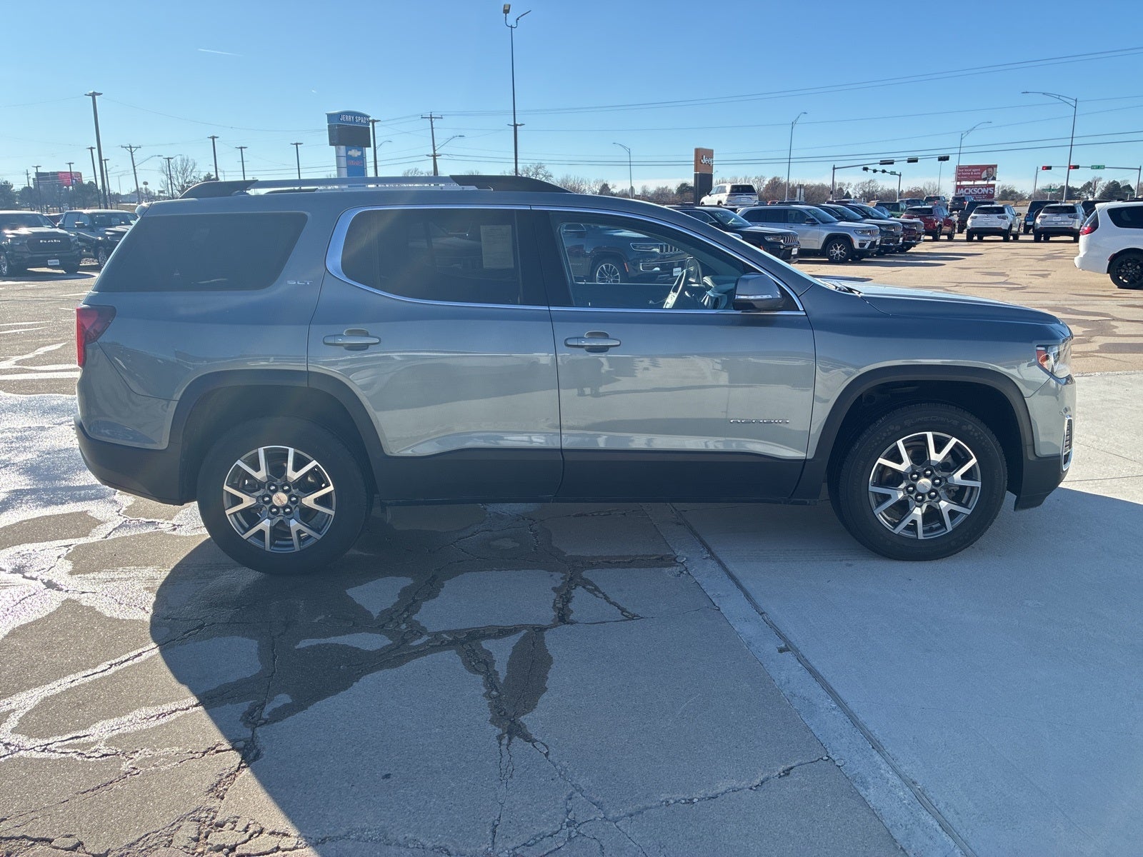 2023 GMC Acadia SLT