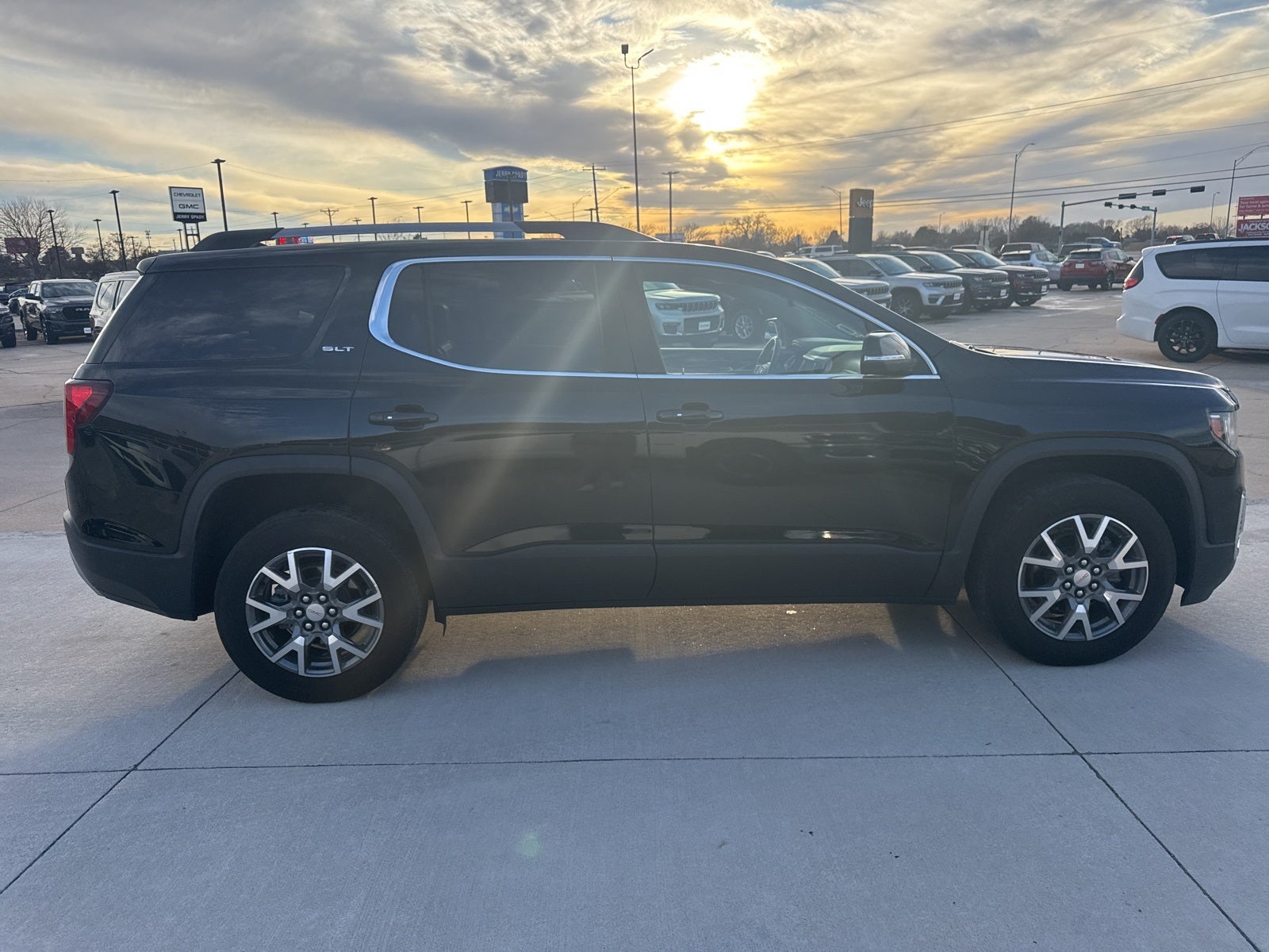 2023 GMC Acadia SLT