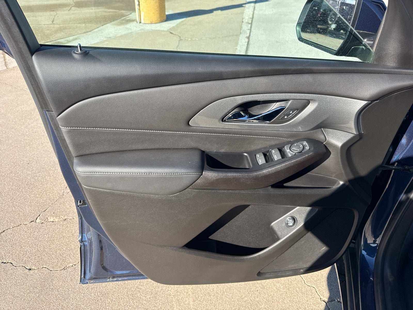 2023 Chevrolet Traverse AWD LT Cloth