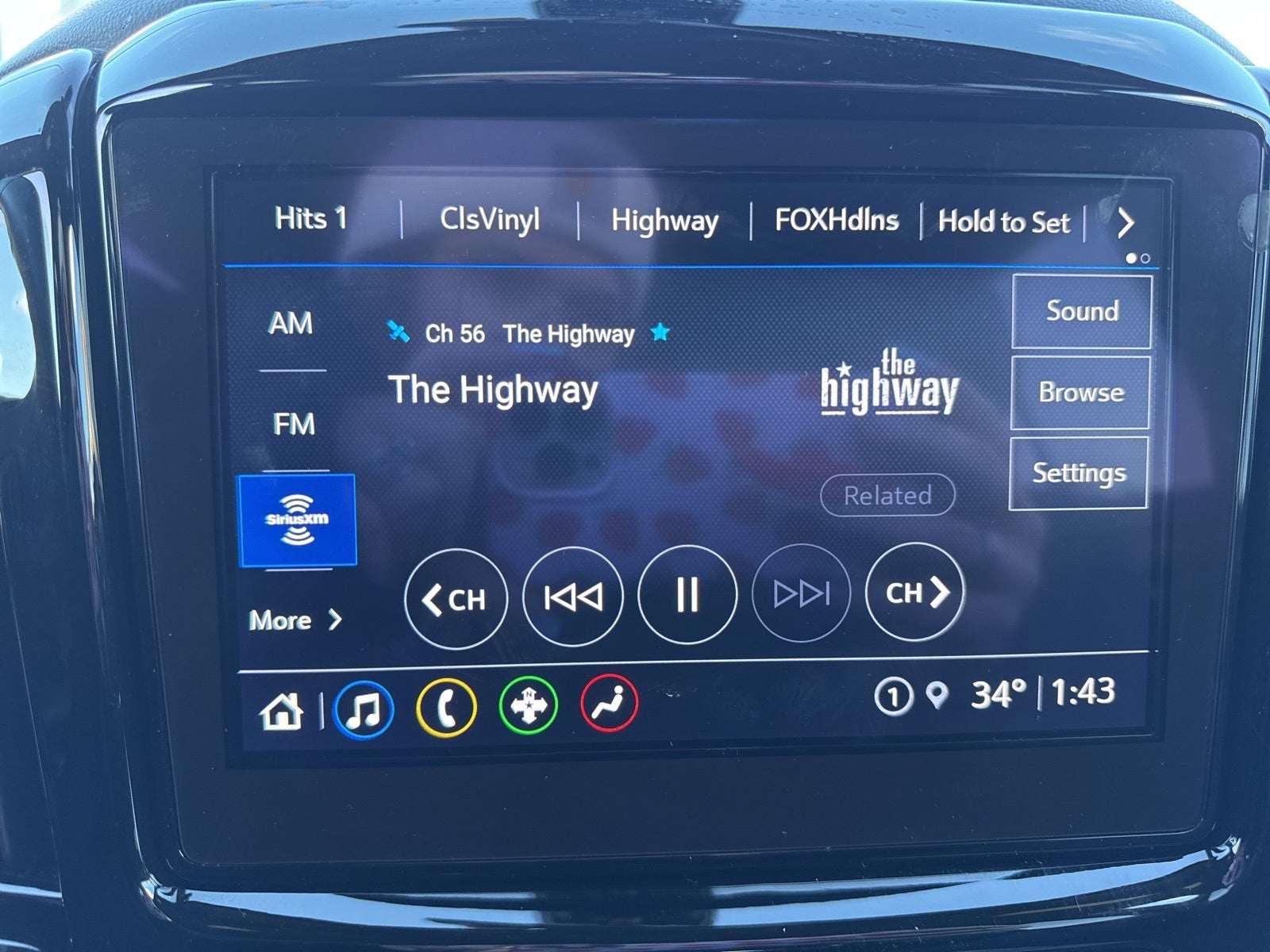 2023 Chevrolet Traverse AWD LT Cloth