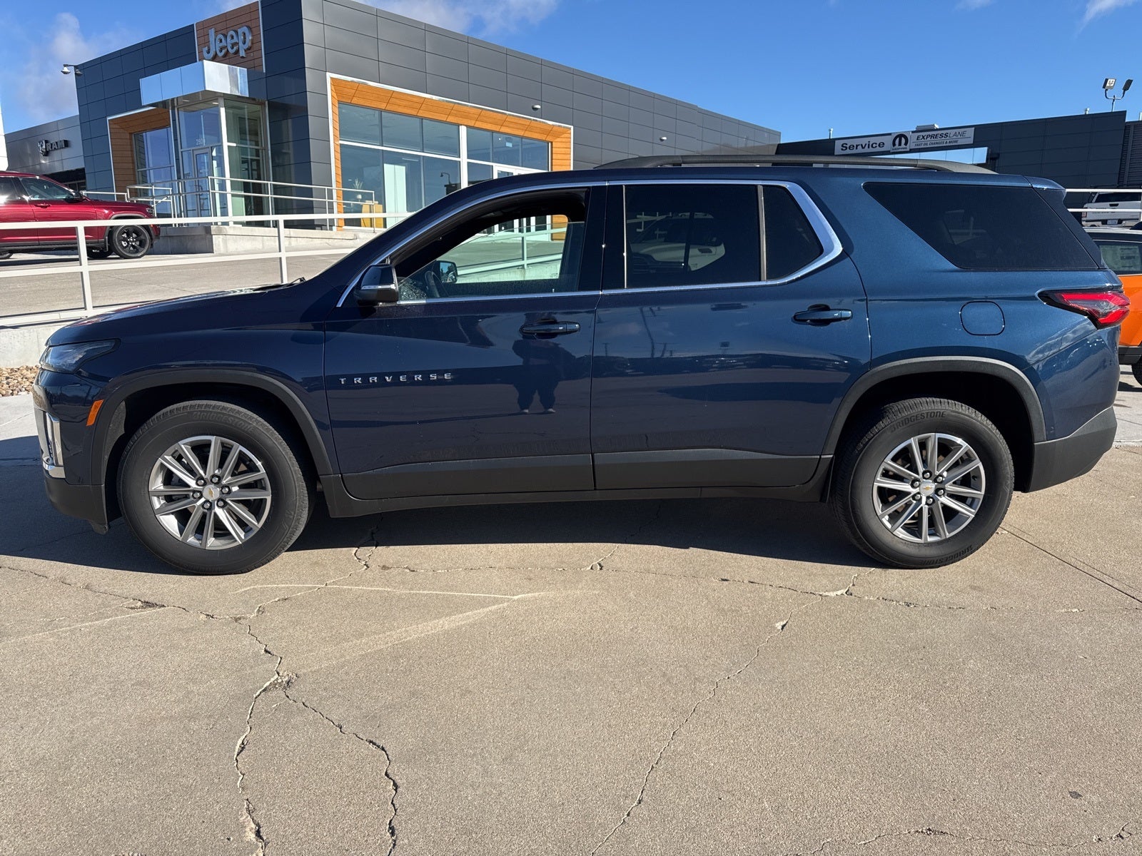 2023 Chevrolet Traverse AWD LT Cloth