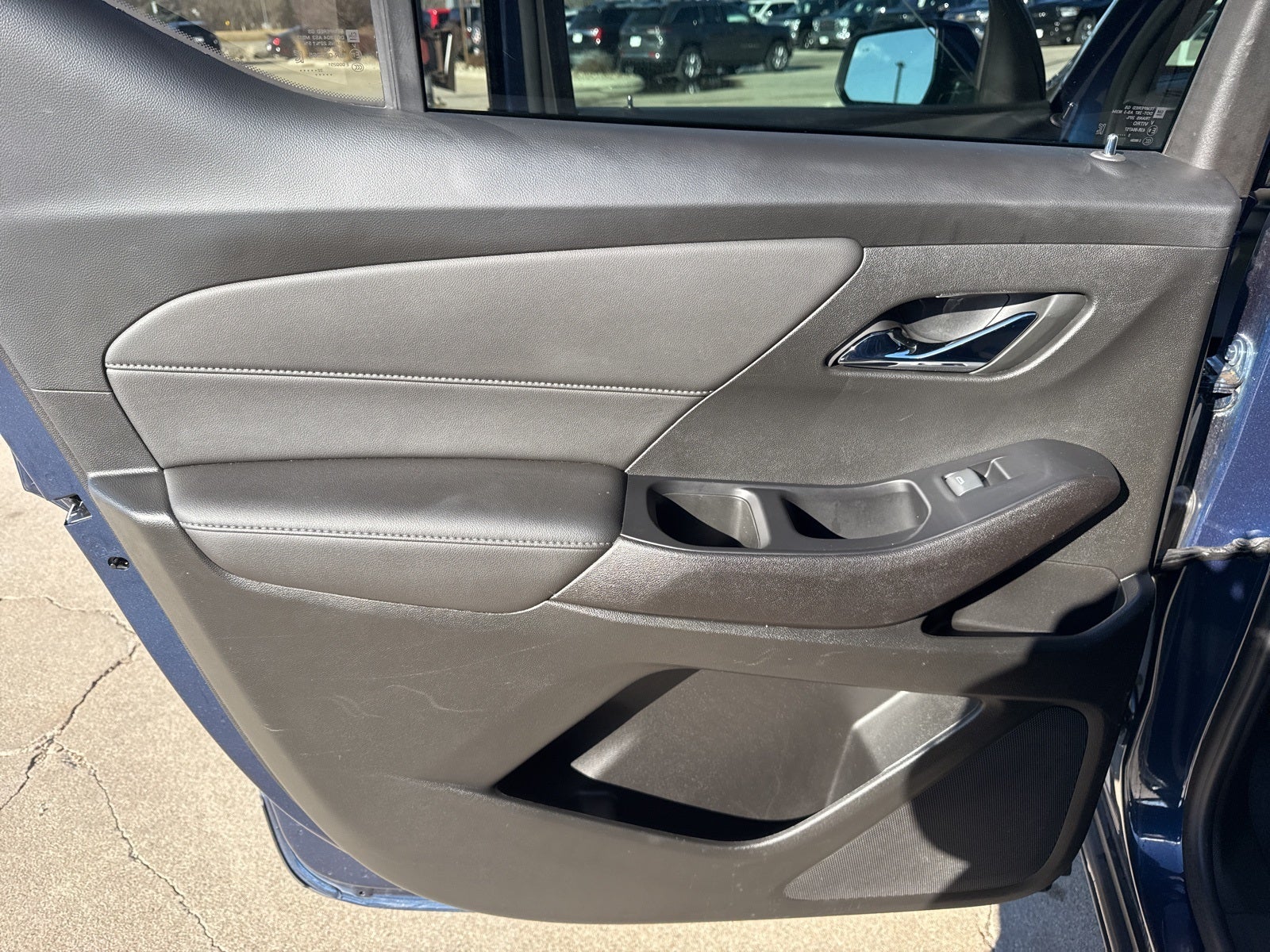 2023 Chevrolet Traverse AWD LT Cloth