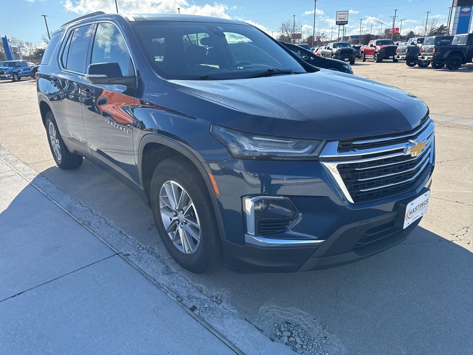 2023 Chevrolet Traverse AWD LT Cloth