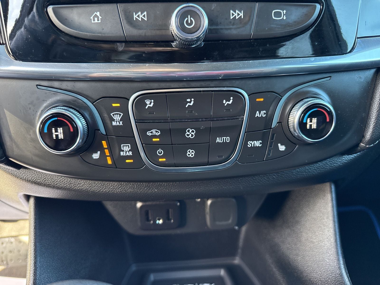 2023 Chevrolet Traverse AWD LT Cloth