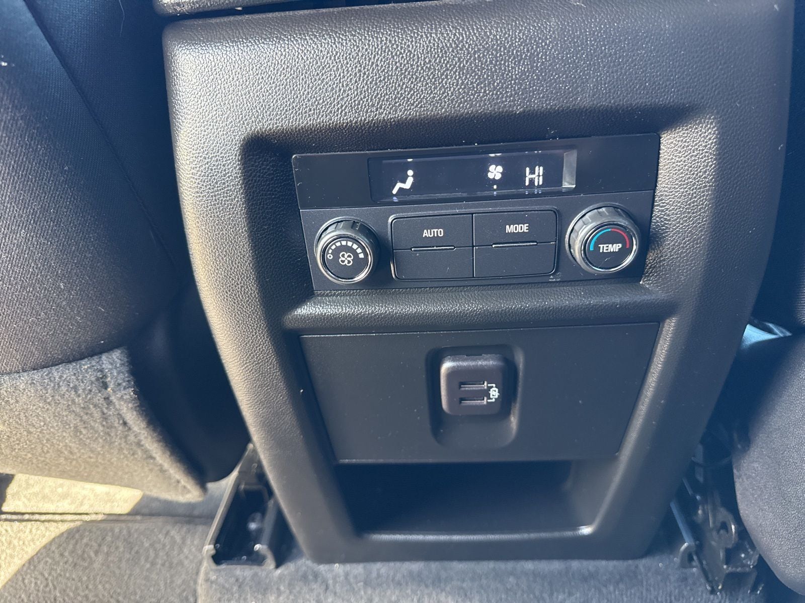 2023 Chevrolet Traverse AWD LT Cloth