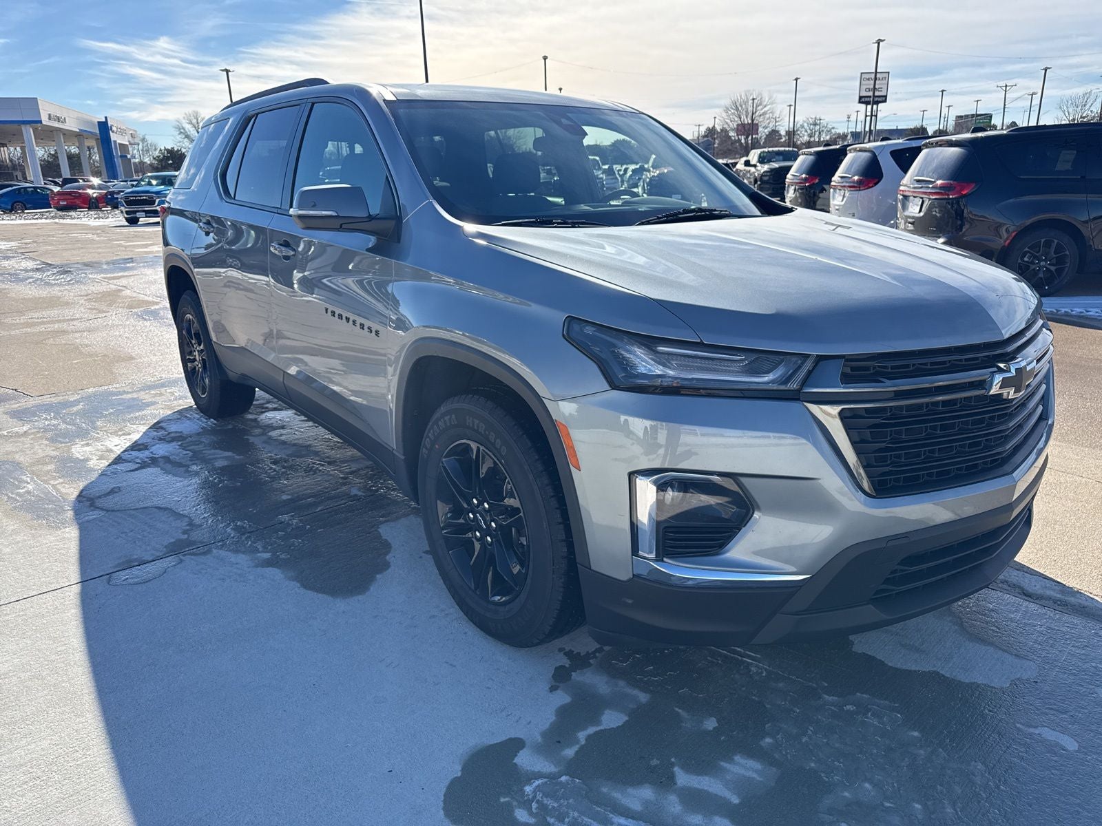 2023 Chevrolet Traverse AWD LT Cloth