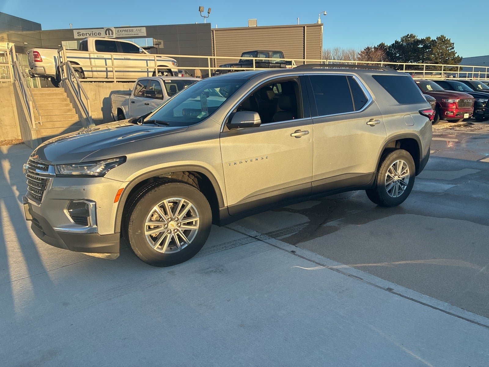 2023 Chevrolet Traverse AWD LT Leather