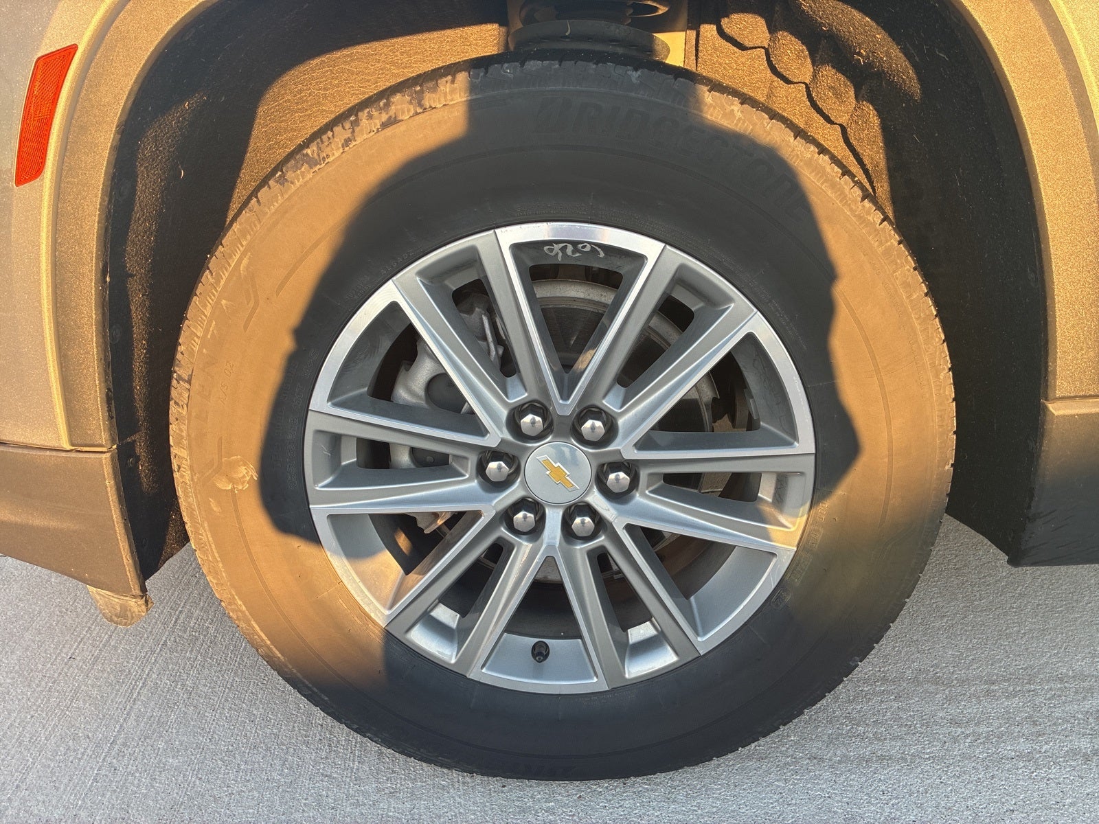 2023 Chevrolet Traverse AWD LT Leather