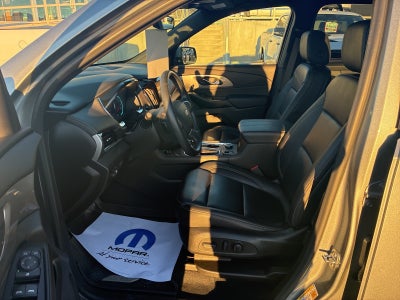 2023 Chevrolet Traverse AWD LT Leather