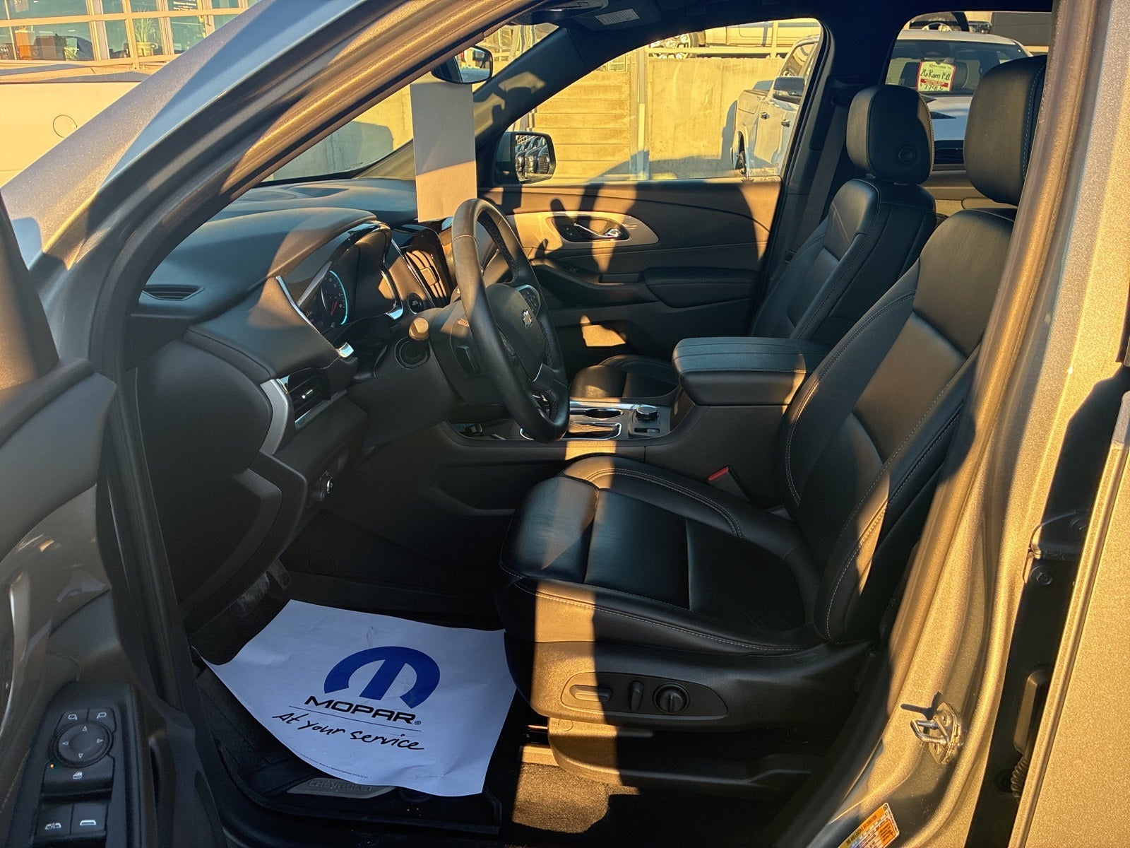 2023 Chevrolet Traverse AWD LT Leather