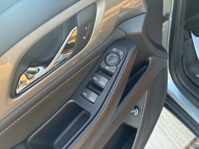 2023 Chevrolet Traverse AWD LT Leather