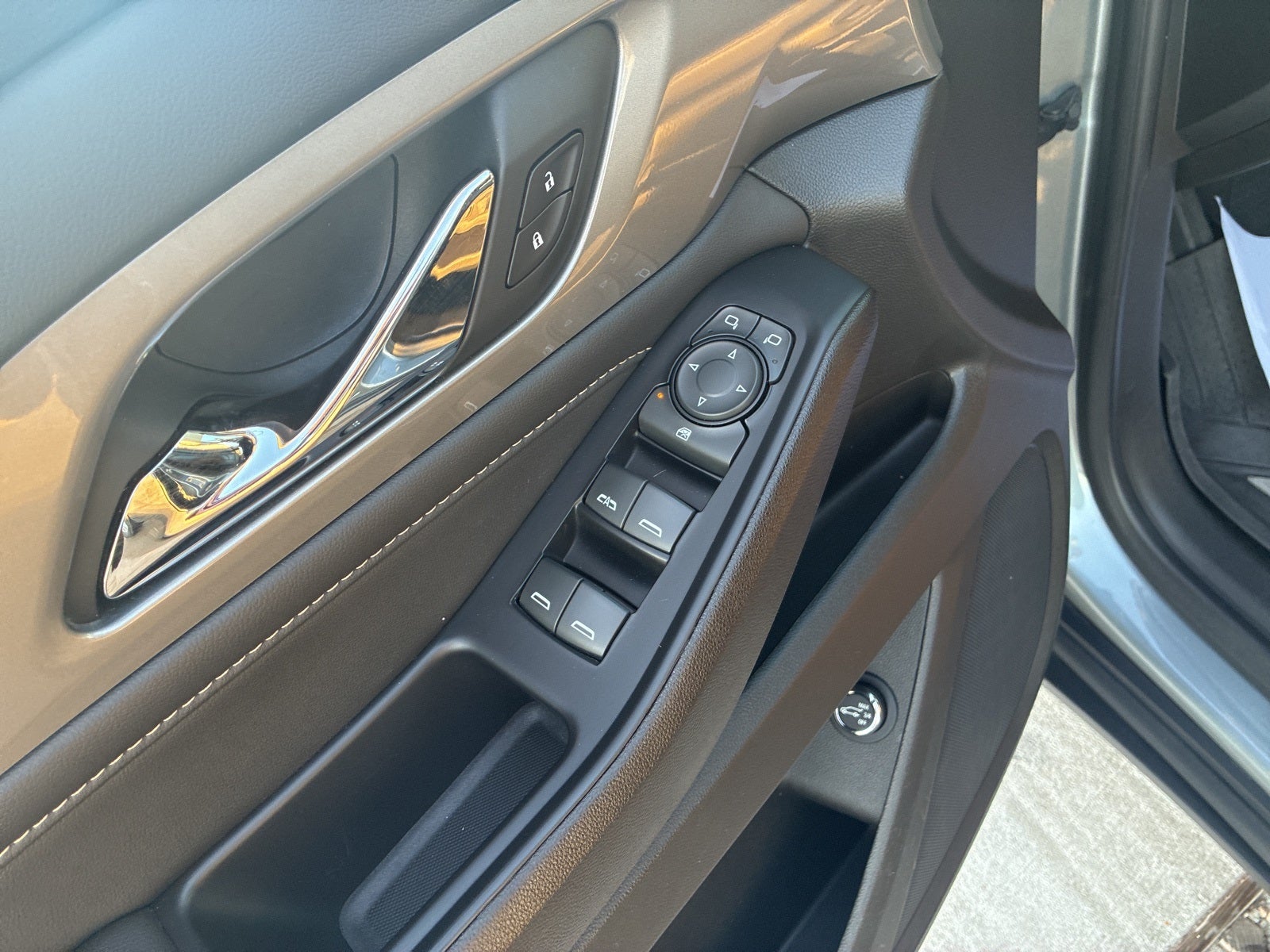 2023 Chevrolet Traverse AWD LT Leather