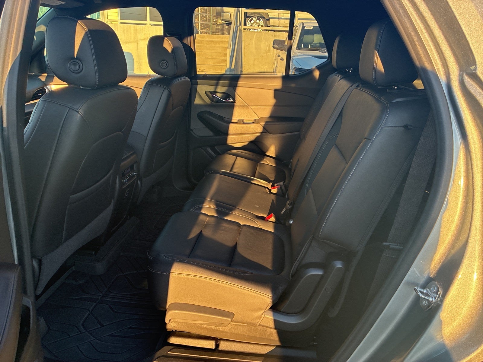 2023 Chevrolet Traverse AWD LT Leather