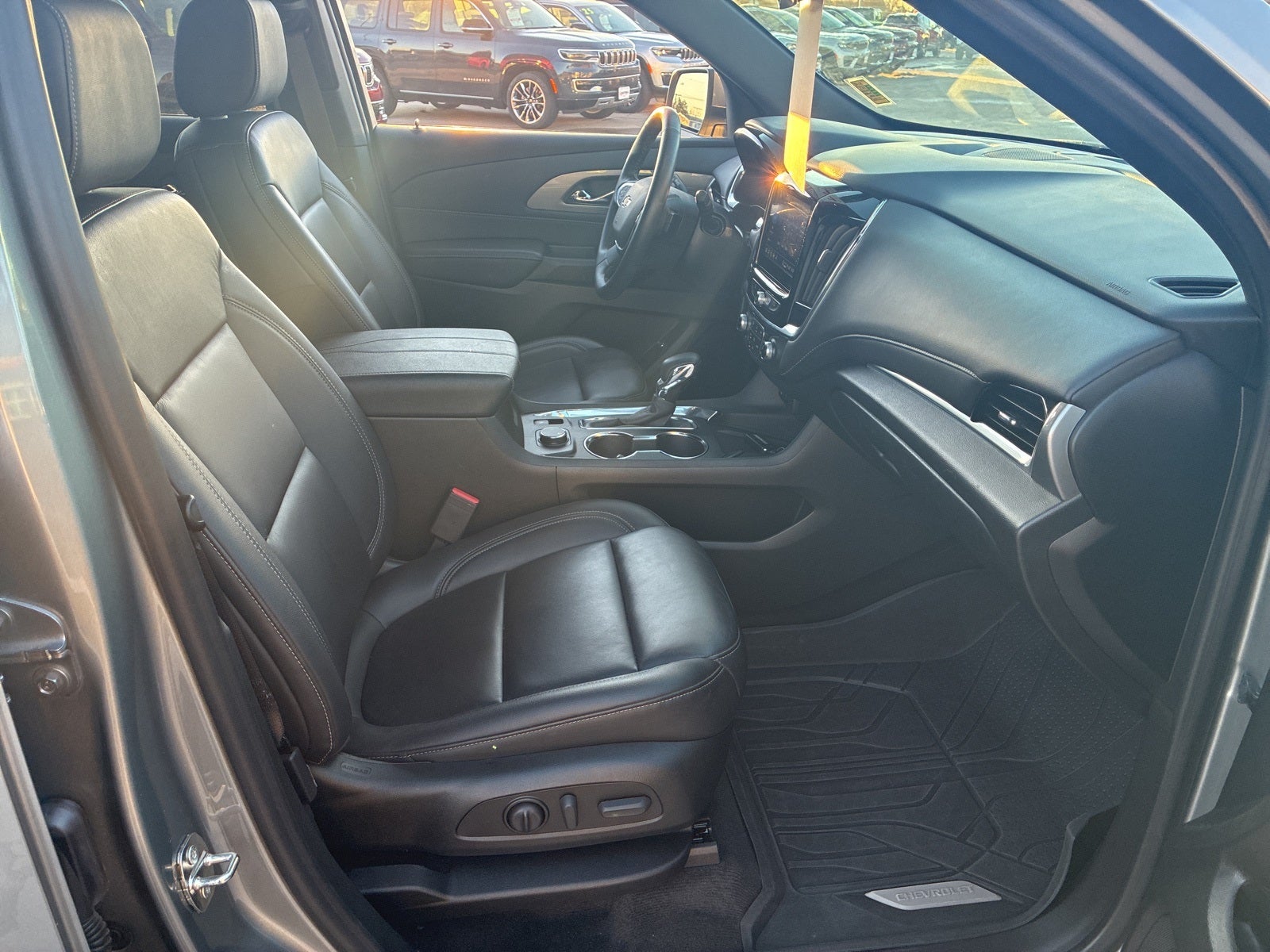 2023 Chevrolet Traverse AWD LT Leather