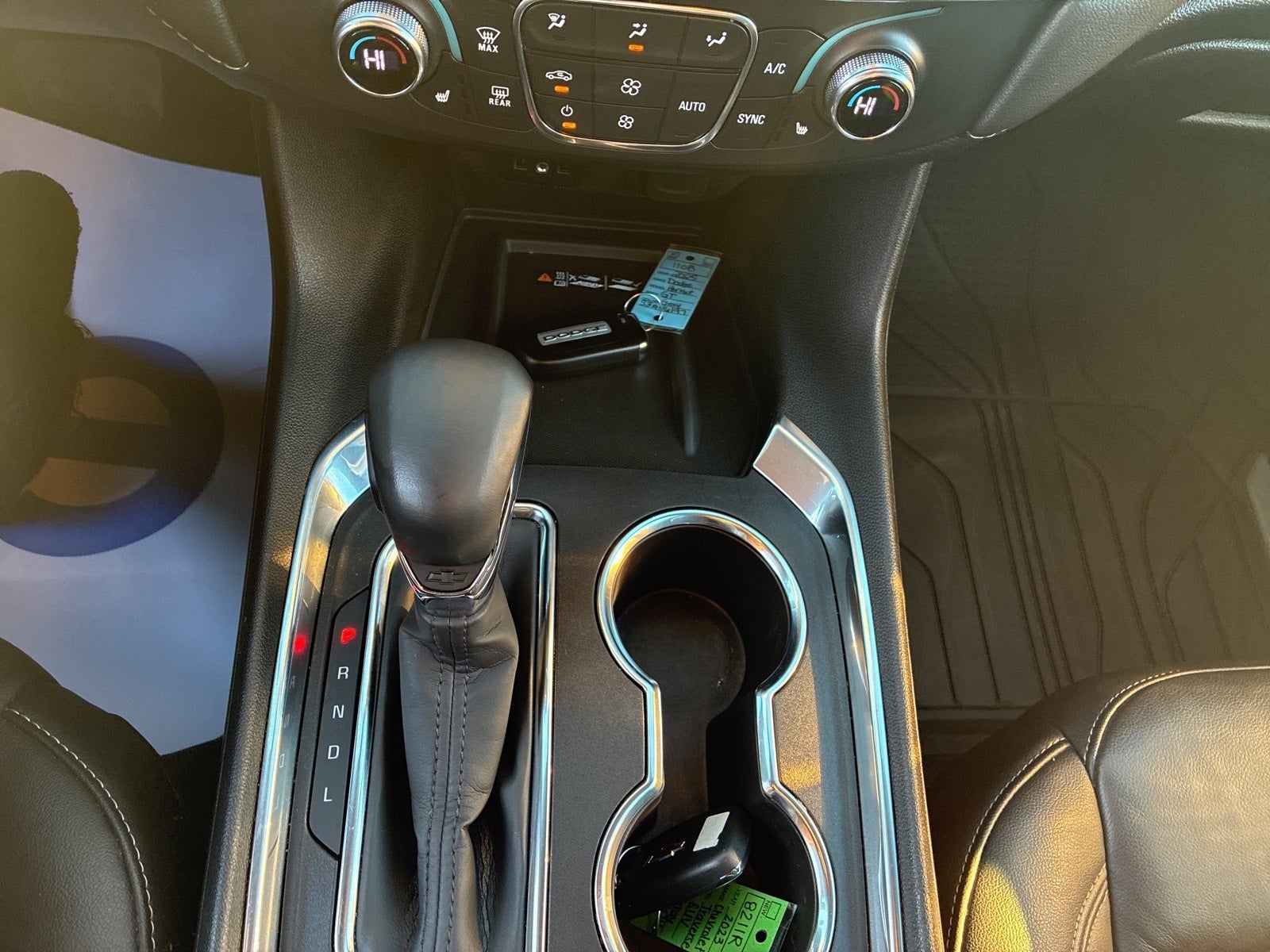 2023 Chevrolet Traverse AWD LT Leather