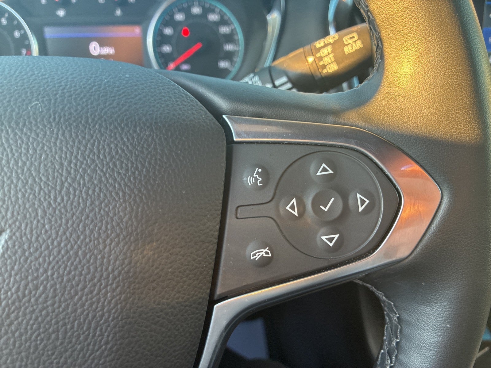 2023 Chevrolet Traverse AWD LT Leather