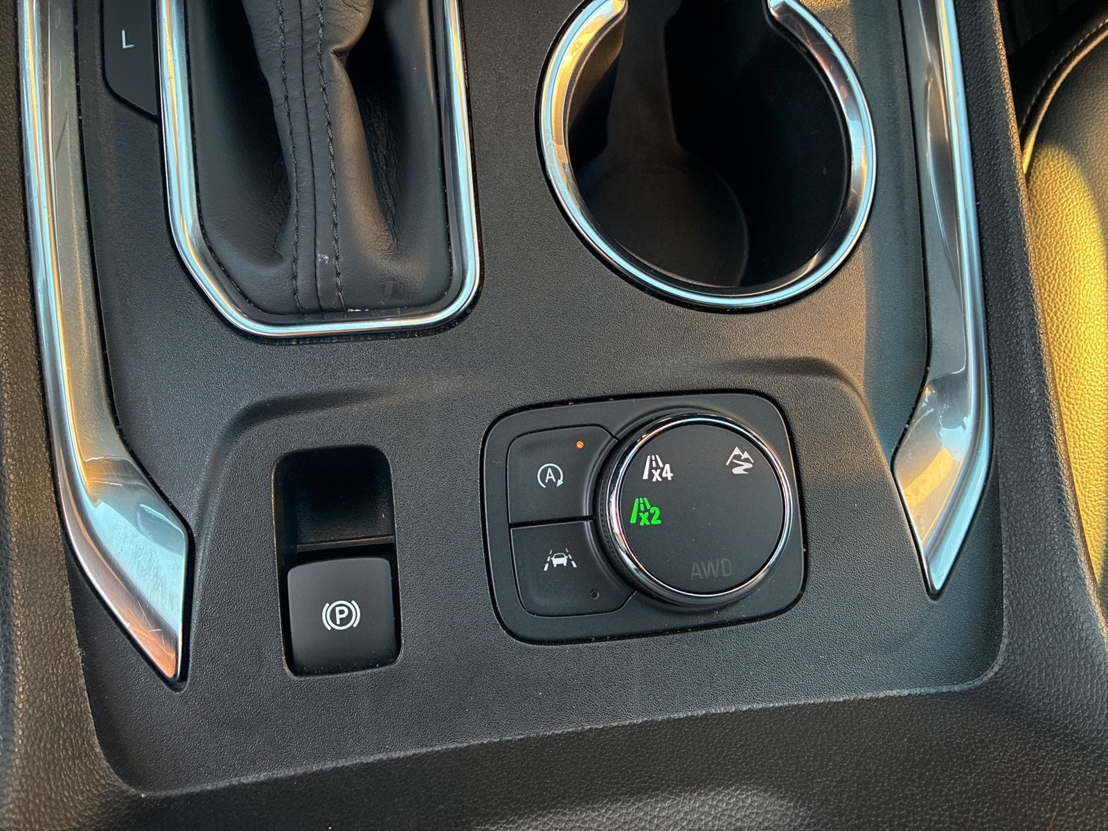 2023 Chevrolet Traverse AWD LT Leather