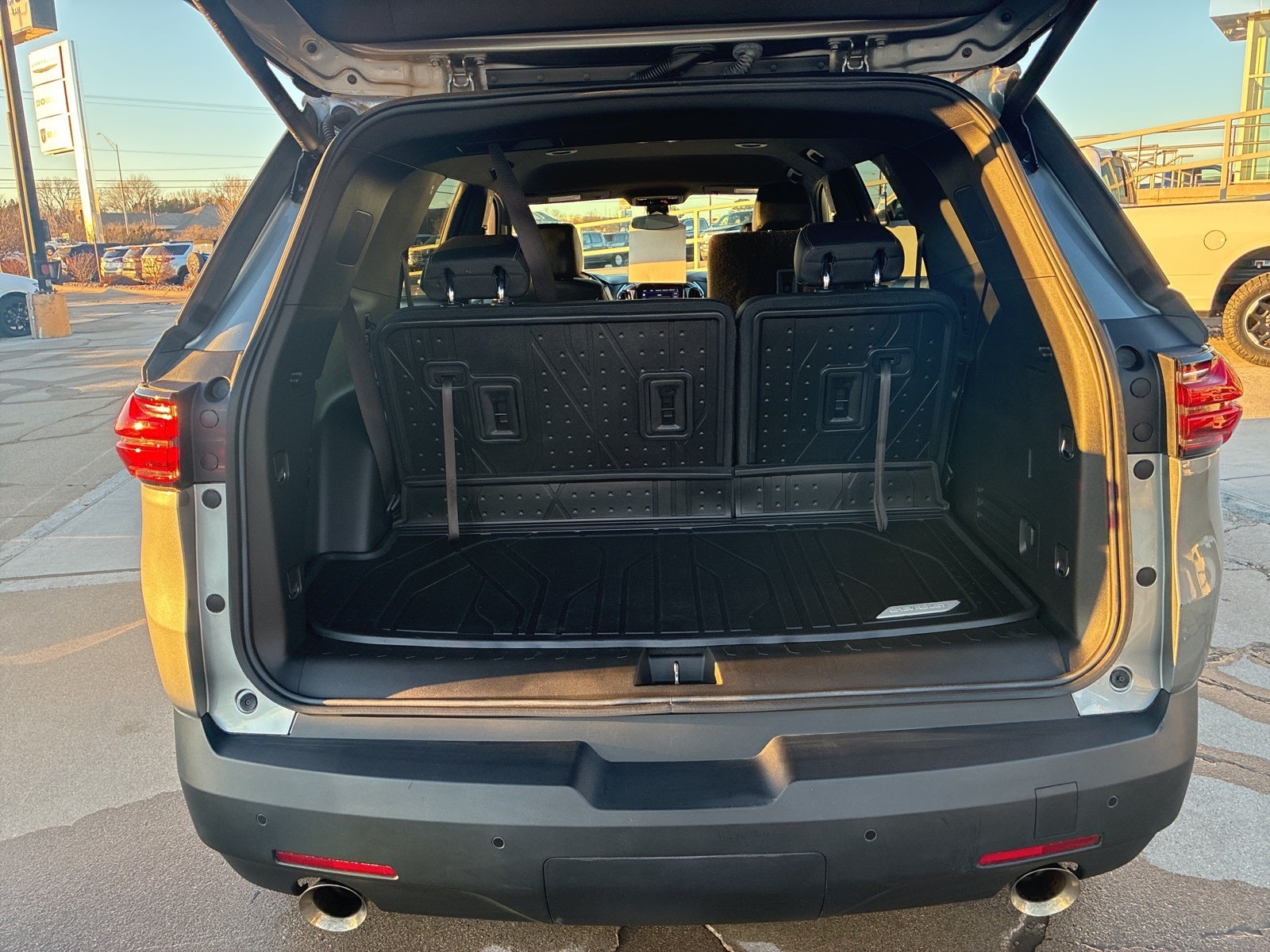 2023 Chevrolet Traverse AWD LT Leather