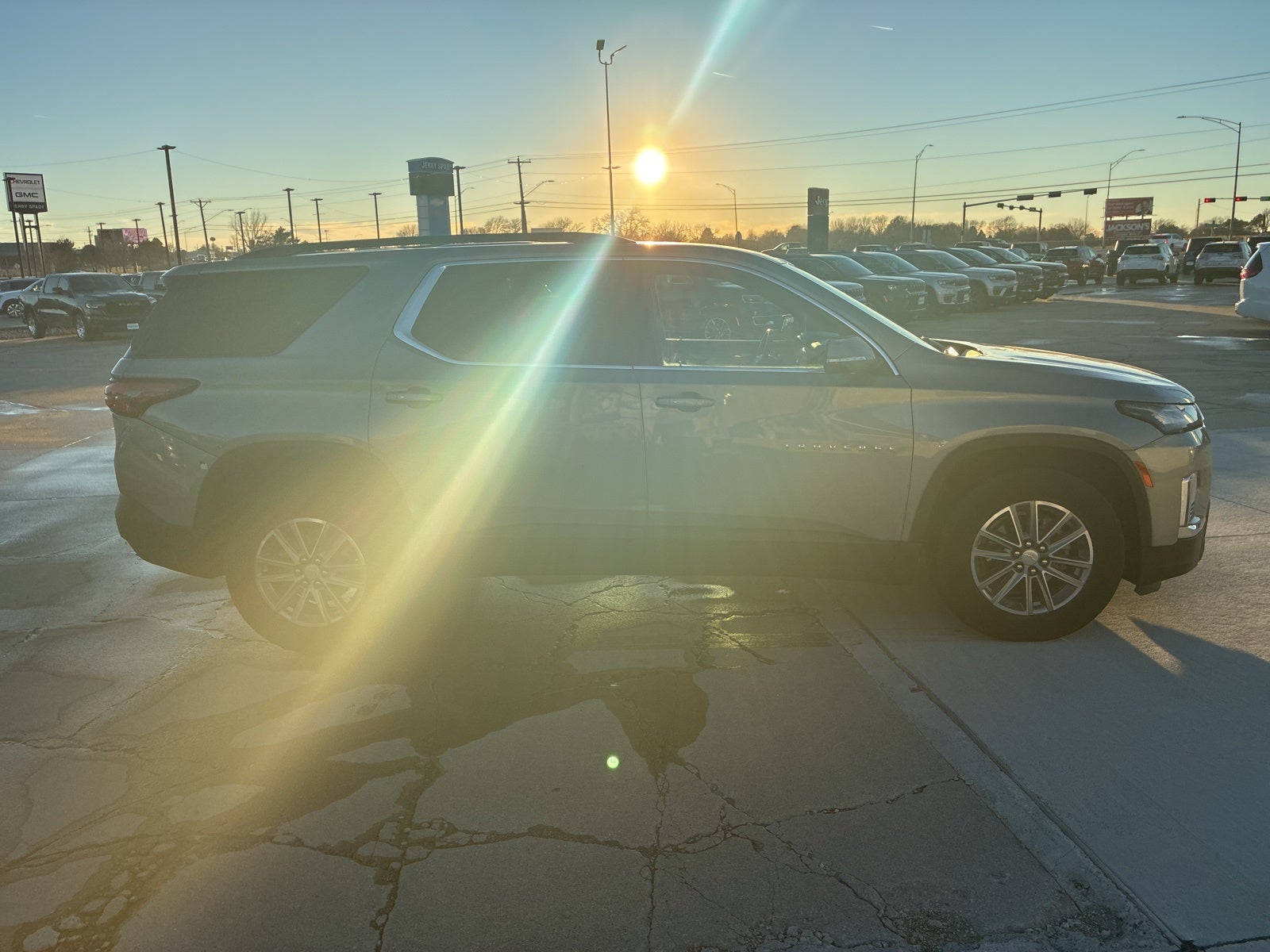 2023 Chevrolet Traverse AWD LT Leather