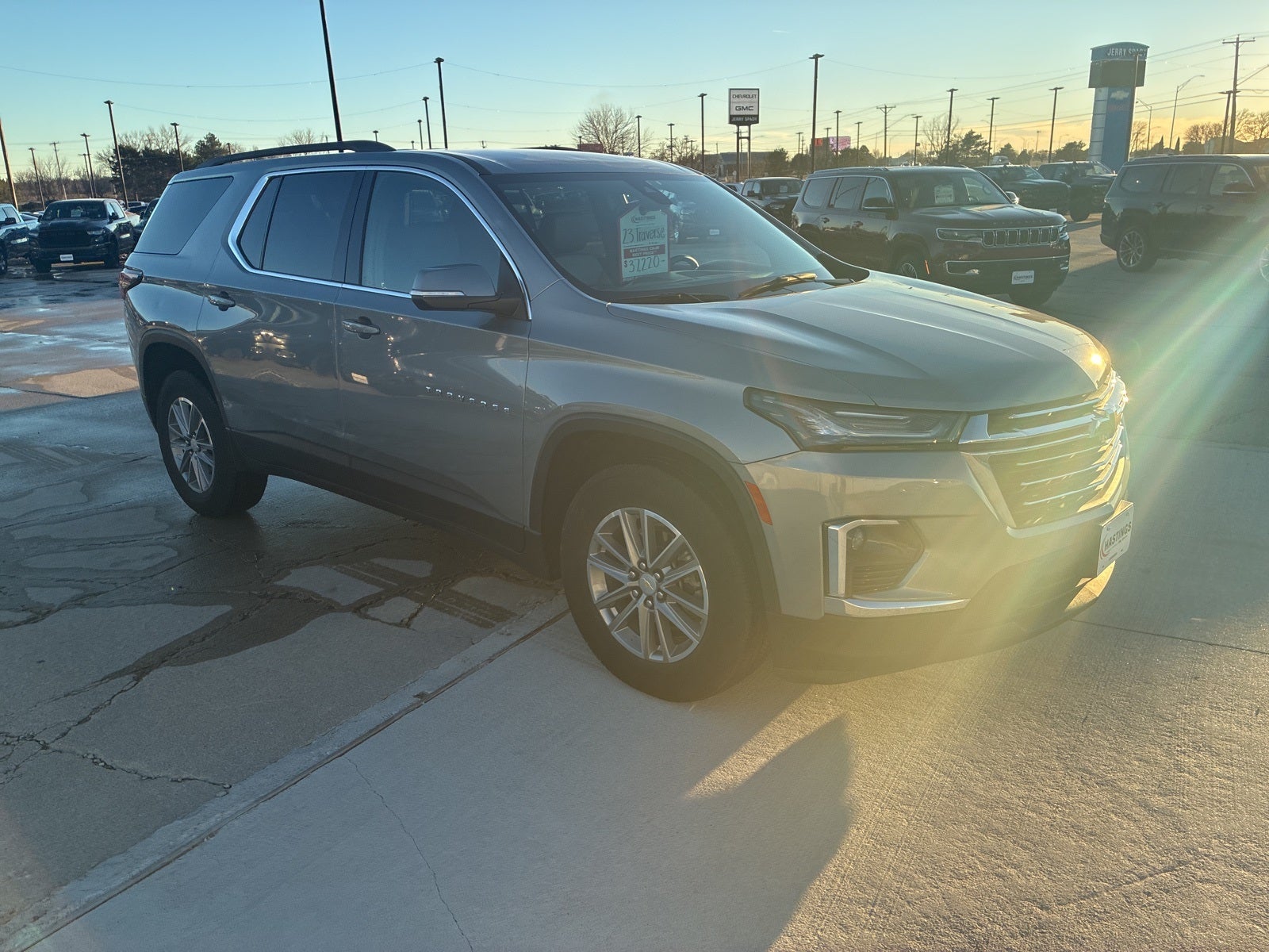 2023 Chevrolet Traverse AWD LT Leather