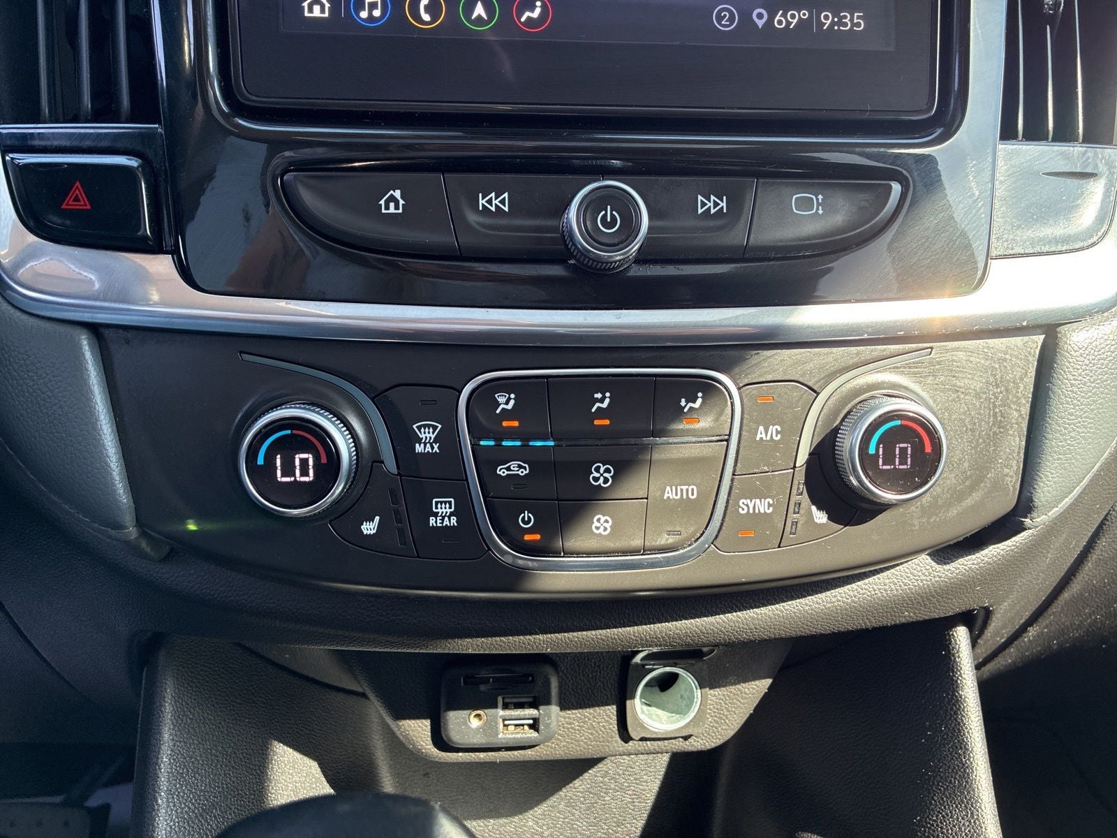 2021 Chevrolet Traverse AWD LT Leather